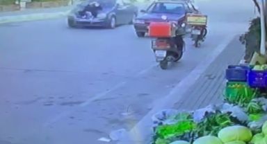 Aracın kaputunda kilometrelerce sürüklendi