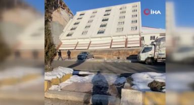 Bina yan yattı, camları bile kırılmadı