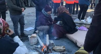 Deprem bölgesinde o elleri tutarak umut verdiği kadının iki oğlu 84 saatin ardından enkazdan sağ çıkarıldı