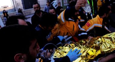 Depremin 296. saatinde enkaz altında ilk temas