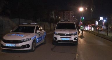 ‘Dur’ ihtarına uymadı, polis memuruna çarptı!