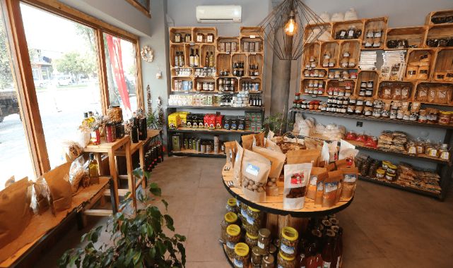 Efes Tarlası Bakkalı'ndan depremzede üreticilere destek!