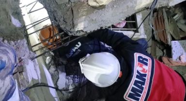 Enkazdan kurtarılan kediye MAKUR desteği