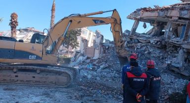 İzmir Büyükşehir Belediyesi ekipleri Hatay’da umudu büyütüyor