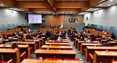 İzmir Büyükşehir Belediyesi’nden deprem bölgesindeki çiftçilere yem desteği