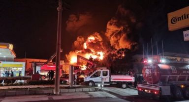 İzmir’de lastik bayisinde korkutan yangın!