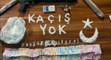 İzmir polisi uyuşturucu tacirlerini 'ŞUT'ladı
