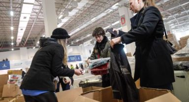 İzmirli gönüllülerin mesaisi sürüyor