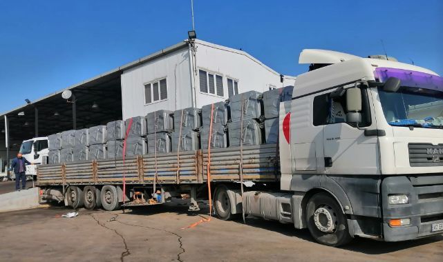 Karabağlar Belediyesi'nin afet bölgesine destekleri sürüyor