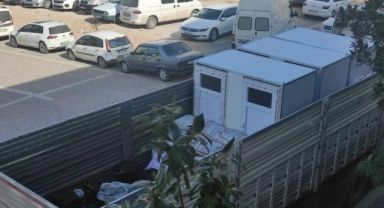 Kınık Belediyesi’nden deprem bölgesine ‘seyyar banyo ve tuvalet’