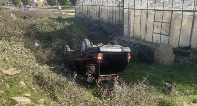 Kontrolden çıkan otomobil şarampole uçtu: 2 yaralı