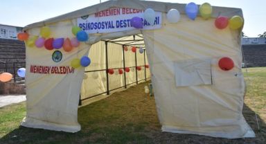 Menemen Belediyesi afetzedelerin yanında