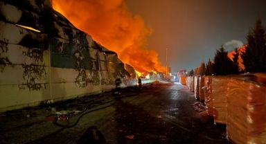 Plastik fabrikasında yangın