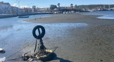 Seferihisar’da deniz 25 metre çekildi