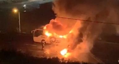 Yolcu otobüsü alev alev yandı