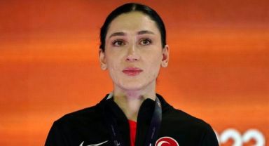 Avrupa şampiyonu milli sporcu Tuğba Danışmaz altın madalyasını aldı