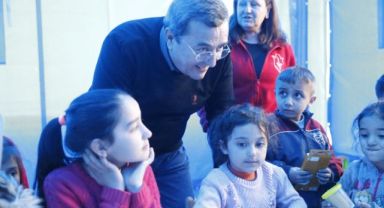 Batur’dan Konak’ın çadır kentine ziyaret