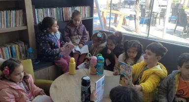 Bayraklı’da çocuklar hem eğleniyor, hem öğreniyor