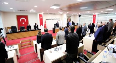 Bayraklı Meclisi'nde