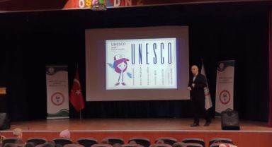 Bergama’da tarihi değerler ve kültürel miras okul okul gezilerek anlatılıyor