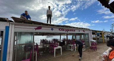 Bodrum’u fırtına vurdu, çatıları uçurdu, camları kırdı