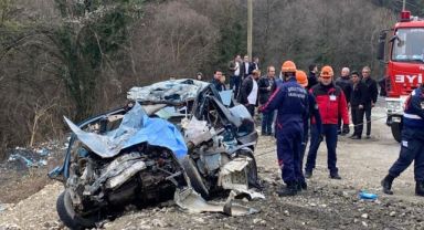 Bolu'da otomobil kamyona ok gibi saplandı: 2 ölü