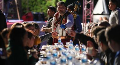 Buca’da ilk iftar sofrası Mevlana Tesisleri’nde kuruldu