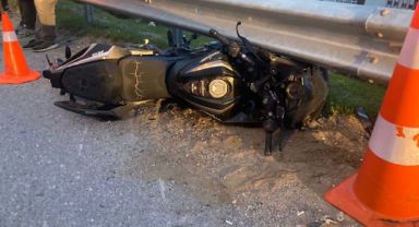 Buca'da otomobille çarpışan motosikletli hayatını kaybetti