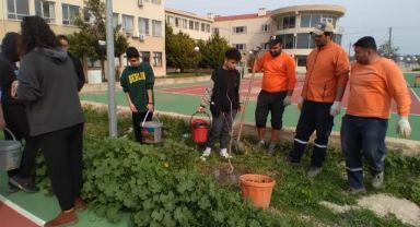 Çeşme’de okul bahçeleri meyve bahçesine dönüşüyor