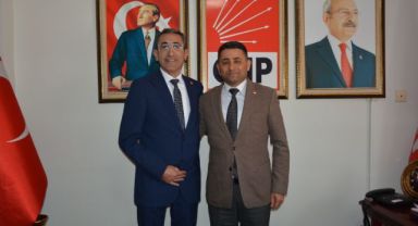 CHP İzmir Milletvekili Aday Adayı Karaduman seçim çalışmaları kapsamında CHP Menemen İlçe Başkanlığı'nı ziyaret etti