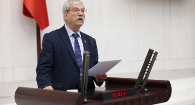 CHP’li Beko, konteynırlarından çıkartılmak istenenler için İzmir Valiliğine çağrı yaptı