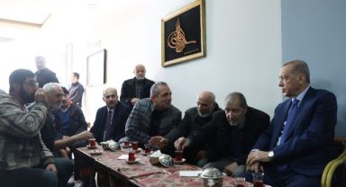 Cumhurbaşkanı Erdoğan, Fatih'te esnafı ziyaret etti