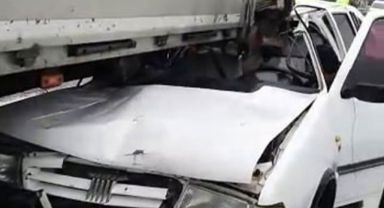 D-100'de otomobil tıra ok gibi saplandı: 1 yaralı