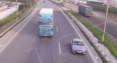 Deprem yardımlarını çalıp, satmışlar