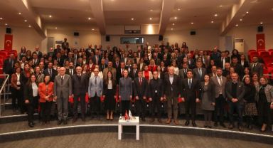 DEÜ’de ‘profesörlük’ heyecanı: 124 akademisyene belge verildi