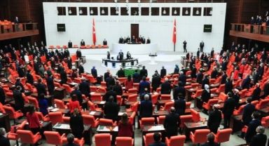 Emeklilikte Yaşa Takılanlar yasa teklifi TBMM'de kabul edildi
