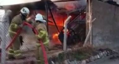 Garajda çıkan yangında traktör ve minibüs küle döndü