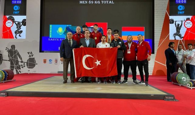 Halterde Kerem Kurnaz, Dünya şampiyonu