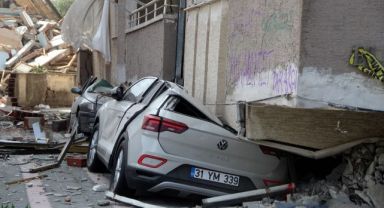 Hatay'da 5 otomobil, 50 kişiyi kurtardı