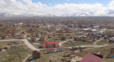 İran'ın Türkiye sınırında 5,6 büyüklüğünde deprem