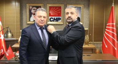 İYİ Parti İzmir’de 2 istifa: Rozeti Aslanoğlu taktı!