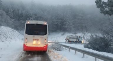 İzmir Büyükşehir Belediyesi ekipleri karla mücadele için sahada