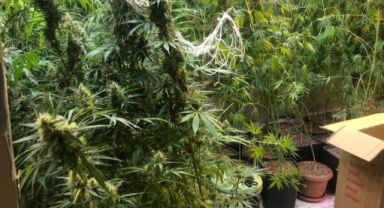 İzmir'de uyuşturucu imalathanesine çevrilen lüks eve baskın