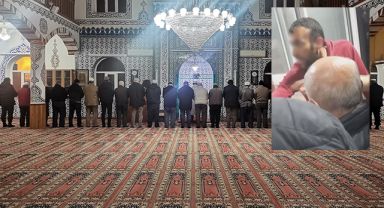 Kapıya siper oldu, cemaati camiye sokmadı!