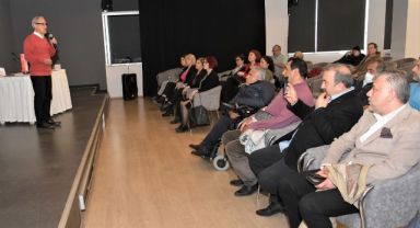 Madde bağımlılığı ile mücadelenin yolları Bornova’da anlatıldı