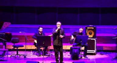 Mazlum Çimen ve Anadorian İzmir'de sahne aldı