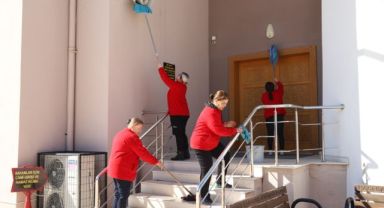 Menderes Belediyesi’nden Ramazan öncesi camii temizliği