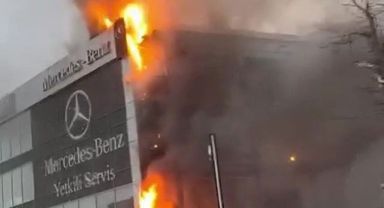 Otomobil firmasına ait yetkili servis binası yandı