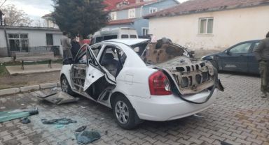 Otomobilinde sigara içmek isterken ağır yaralandı