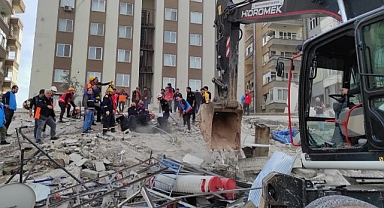 Şanlıurfa'da 6 katlı bina çöktü!